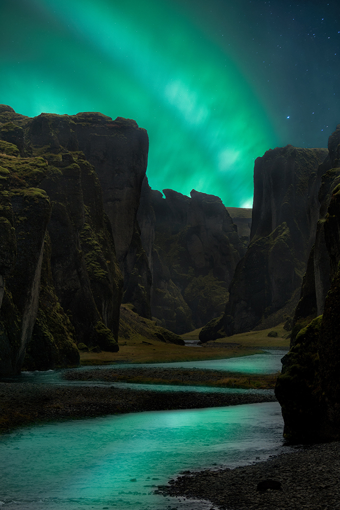 Image of Aurora Cliffs af Mikkel Beiter