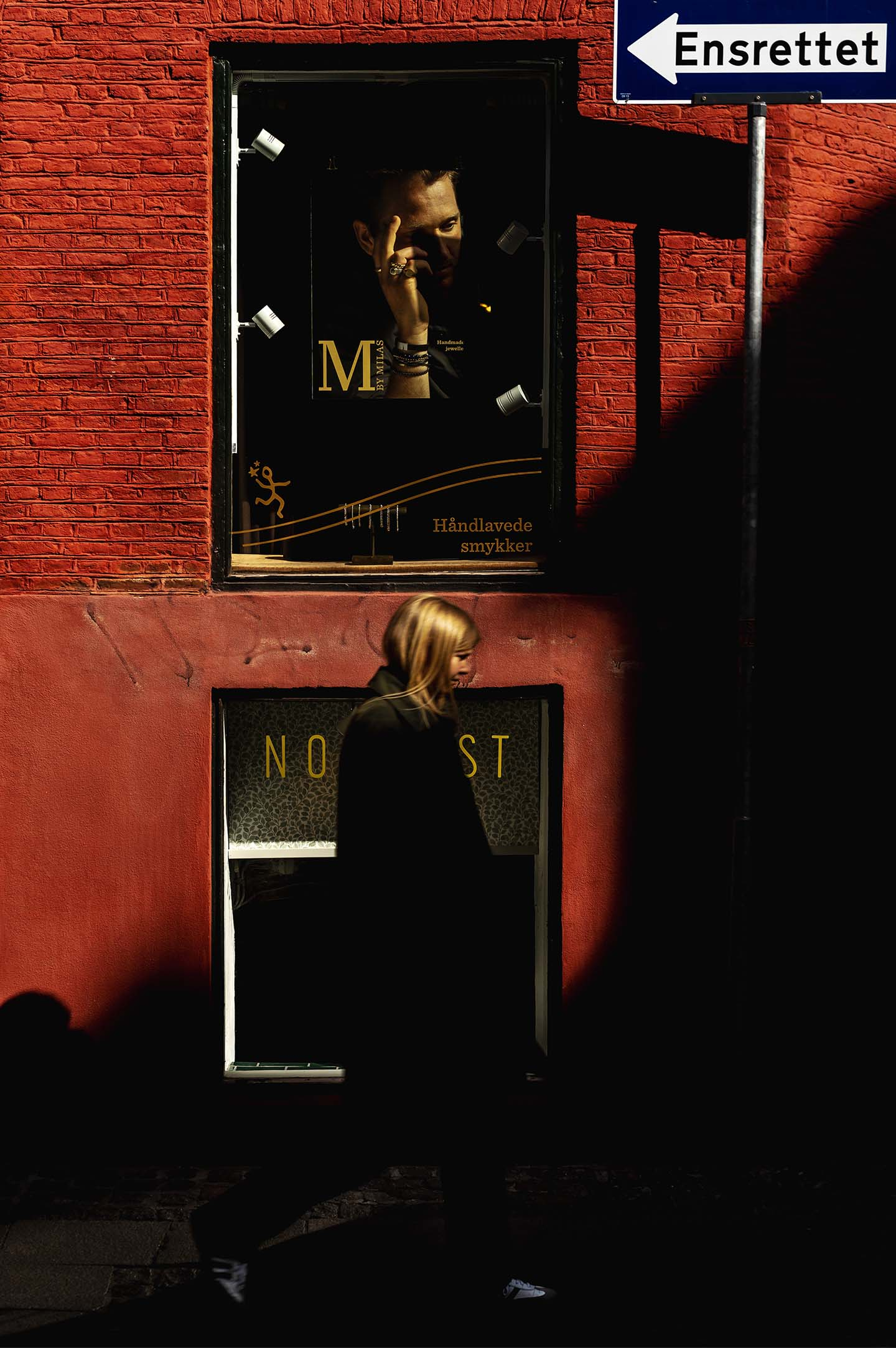 One Way af Casper Norrbohm