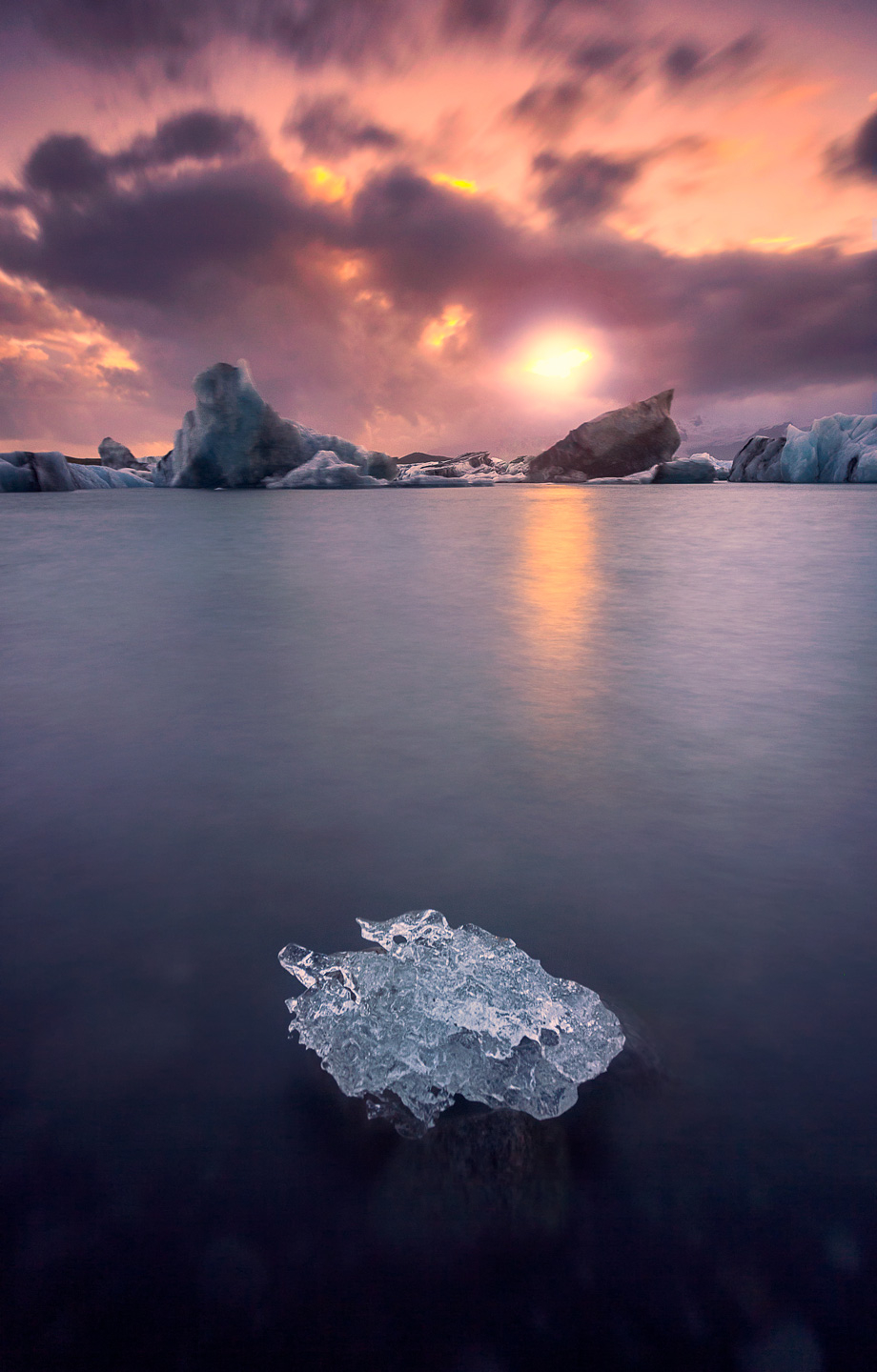 Se Glacier Lagoon af Mikkel Beiter hos Illux.dk