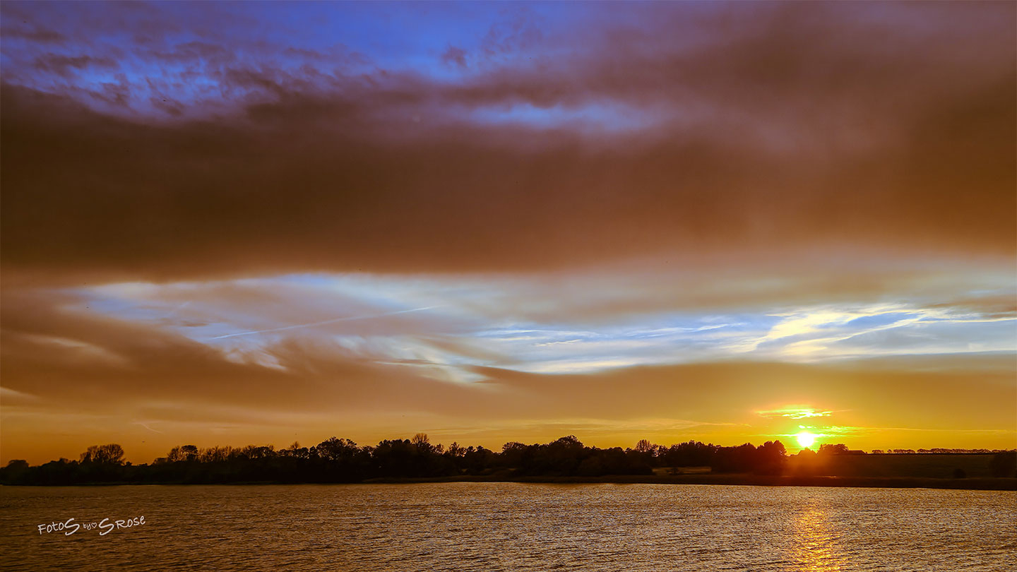 Køb Malerisk Solnedgang af FotoS by SRose - Pris 250.00 kr. Køb Malerisk Solnedgang af FotoS by SRose - Pris 250.00 kr.