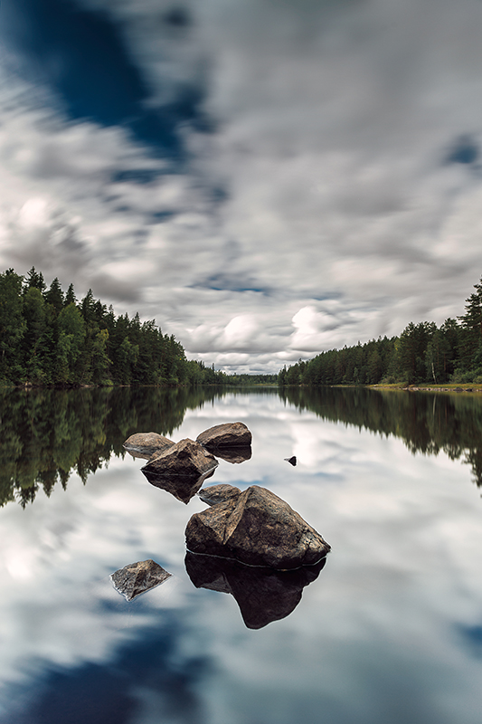Image of Mirroring Clouds af Mikkel Beiter