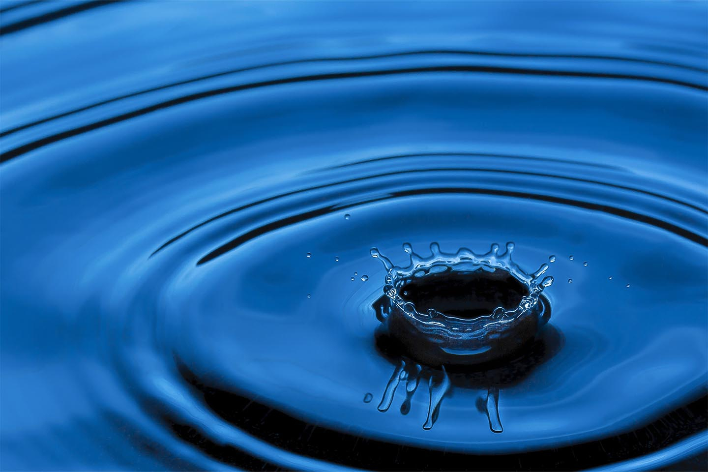 Water drop splash II af Rasmus Gundorff Sæderup