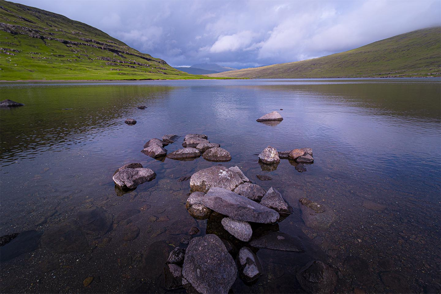 Køb Lake by SørvaÌgsvatn af Rasmus Gundorff Sæderup - Pris 250.00 kr. Køb Lake by SørvaÌgsvatn af Rasmus Gundorff Sæderup - Pris 250.00 kr.