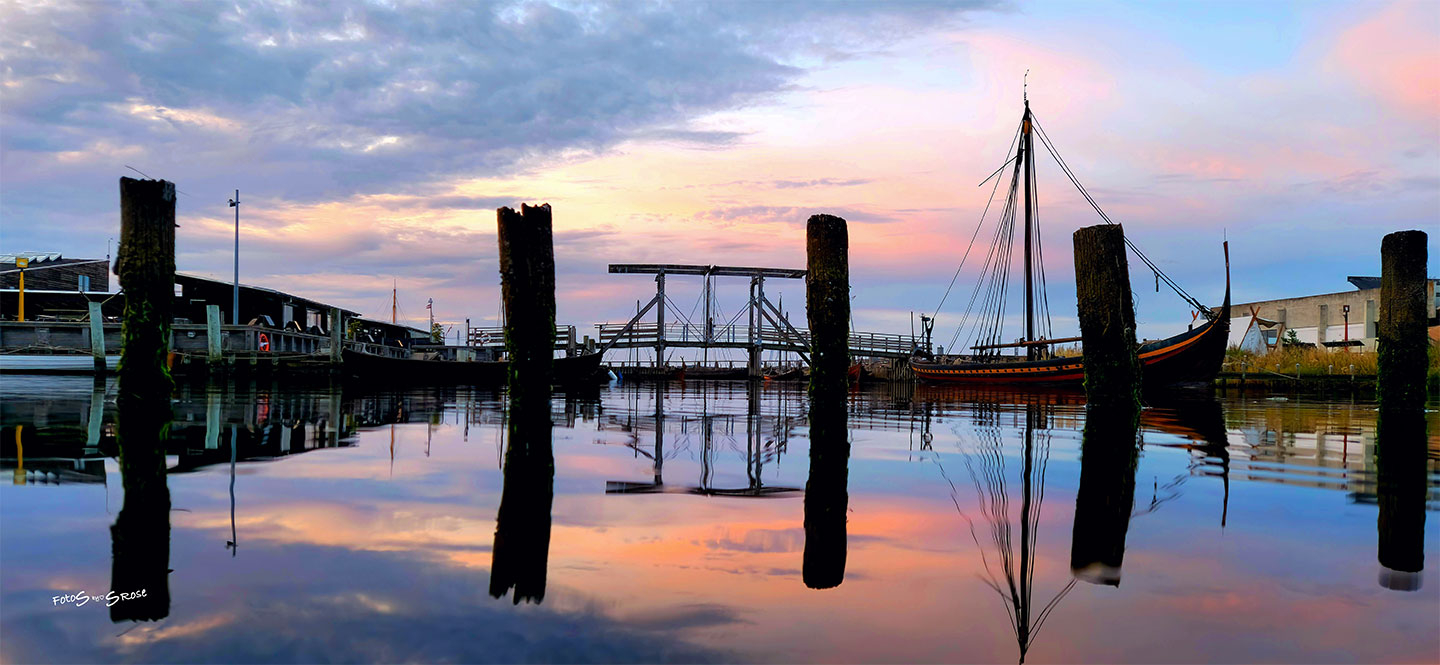 Køb Roskilde Havn & Vikingeskib af FotoS by SRose - Pris 250.00 kr. Køb Roskilde Havn & Vikingeskib af FotoS by SRose - Pris 250.00 kr.