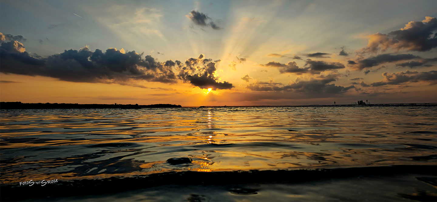 Køb Solnedgang i Vandkanten af FotoS by SRose - Pris 250.00 kr. Køb Solnedgang i Vandkanten af FotoS by SRose - Pris 250.00 kr.