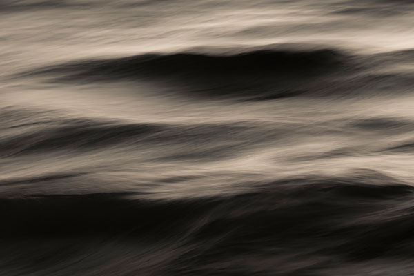 Image of The Uniqueness of Waves XII af Tal Paz-Fridman
