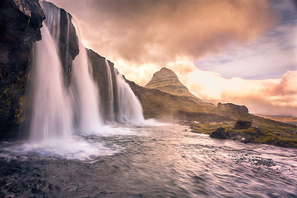 Image of Water Vapor Burning Clouds af Mikkel Beiter