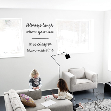 Se Always laugh wallsticker af Alan Smithee, 50x50 cm hos Illux.dk