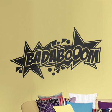 Se Badaboom wallsticker af Alan Smithee, 70x35 cm hos Illux.dk